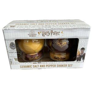 NEW HARRY POTTER Quidditch Quaffle & Golden Snitch Ceramic Salt & Pepper Shakers